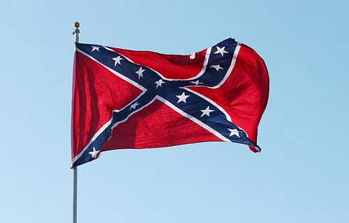 It's 2018 and These Trash Bags Are Still Erecting Confederate Monuments